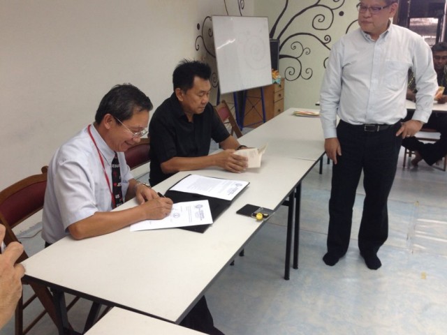 Signing of MOU between Love Cheras Community Services (LCCS) and Malaysia Bible Seminary on 29 January 2015 to establish a school of ministry (SOM) in chereas.